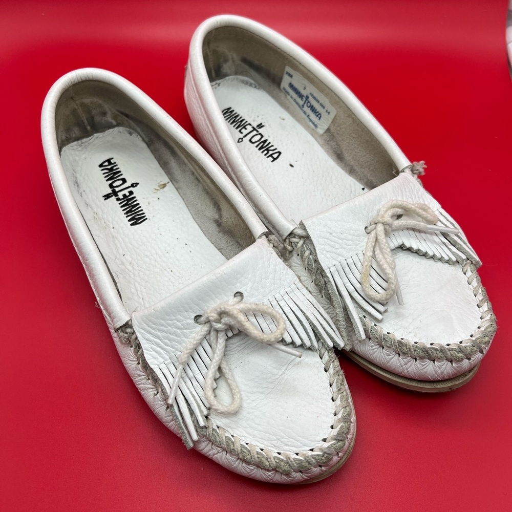 Minnetonka white boat sole leather moccasins